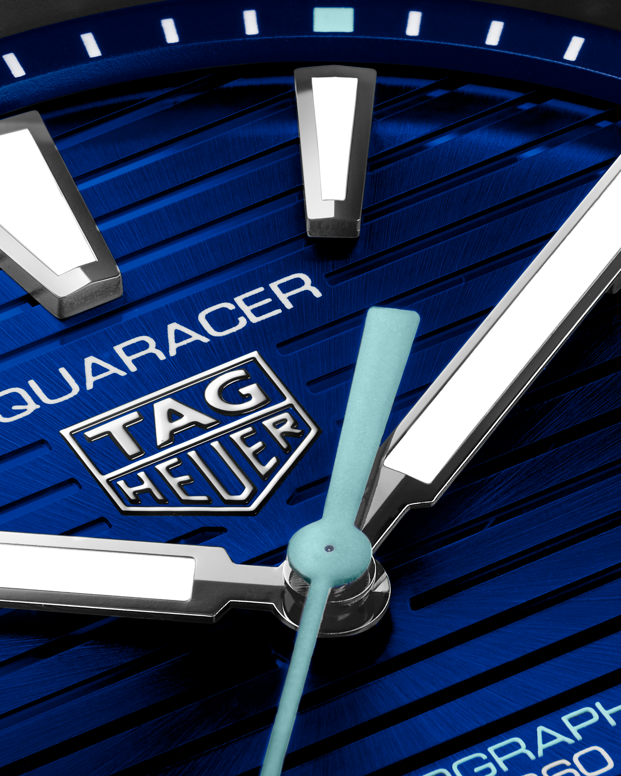 TAG Heuer Aquaracer Professional 200 Solargraph