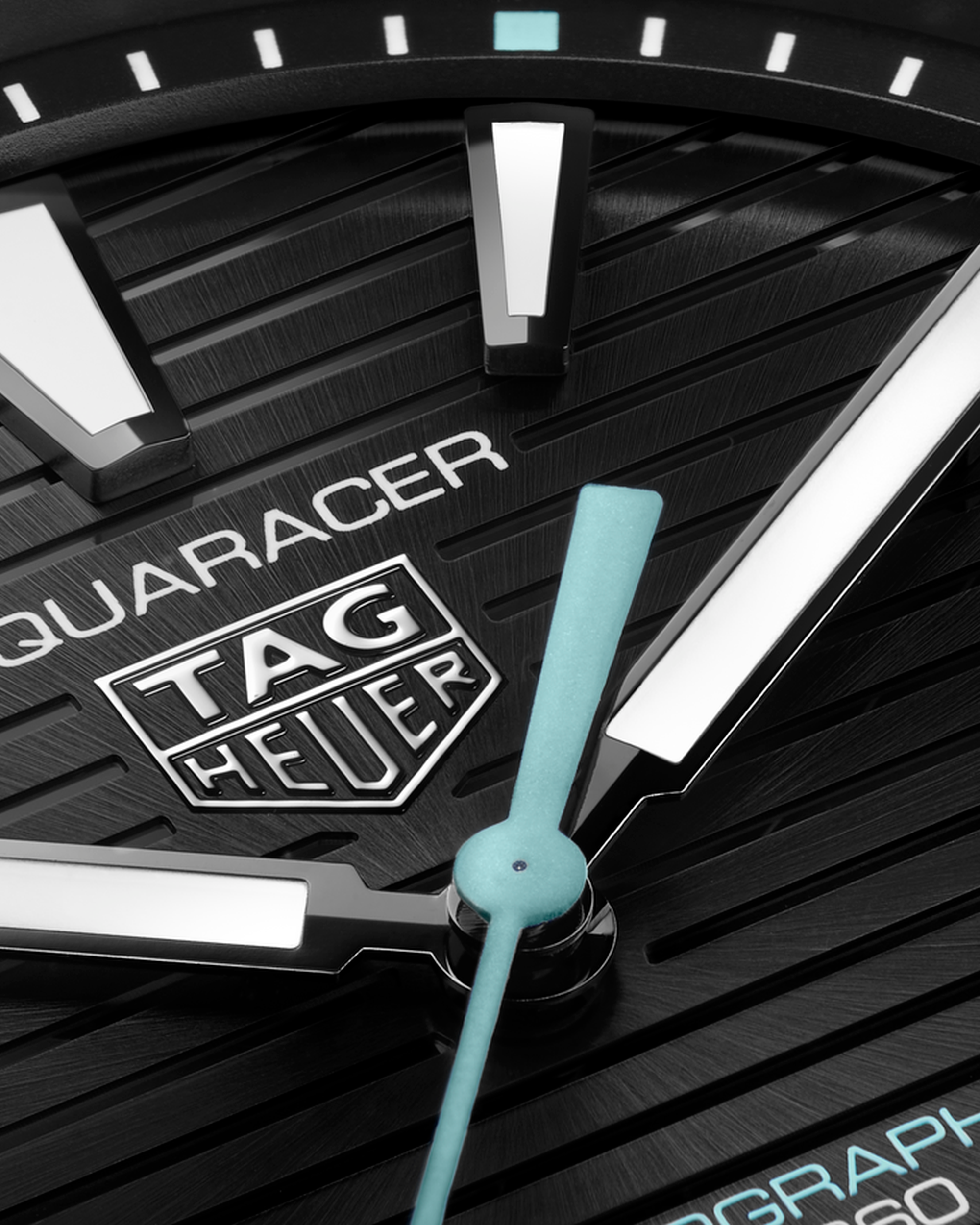 TAG Heuer Aquaracer Professional 200 Solargraph