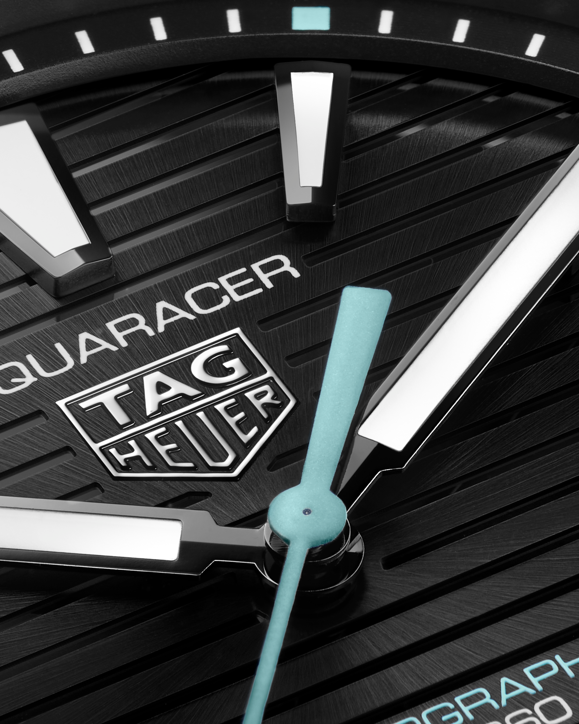 TAG Heuer Aquaracer Professional 200 Solargraph