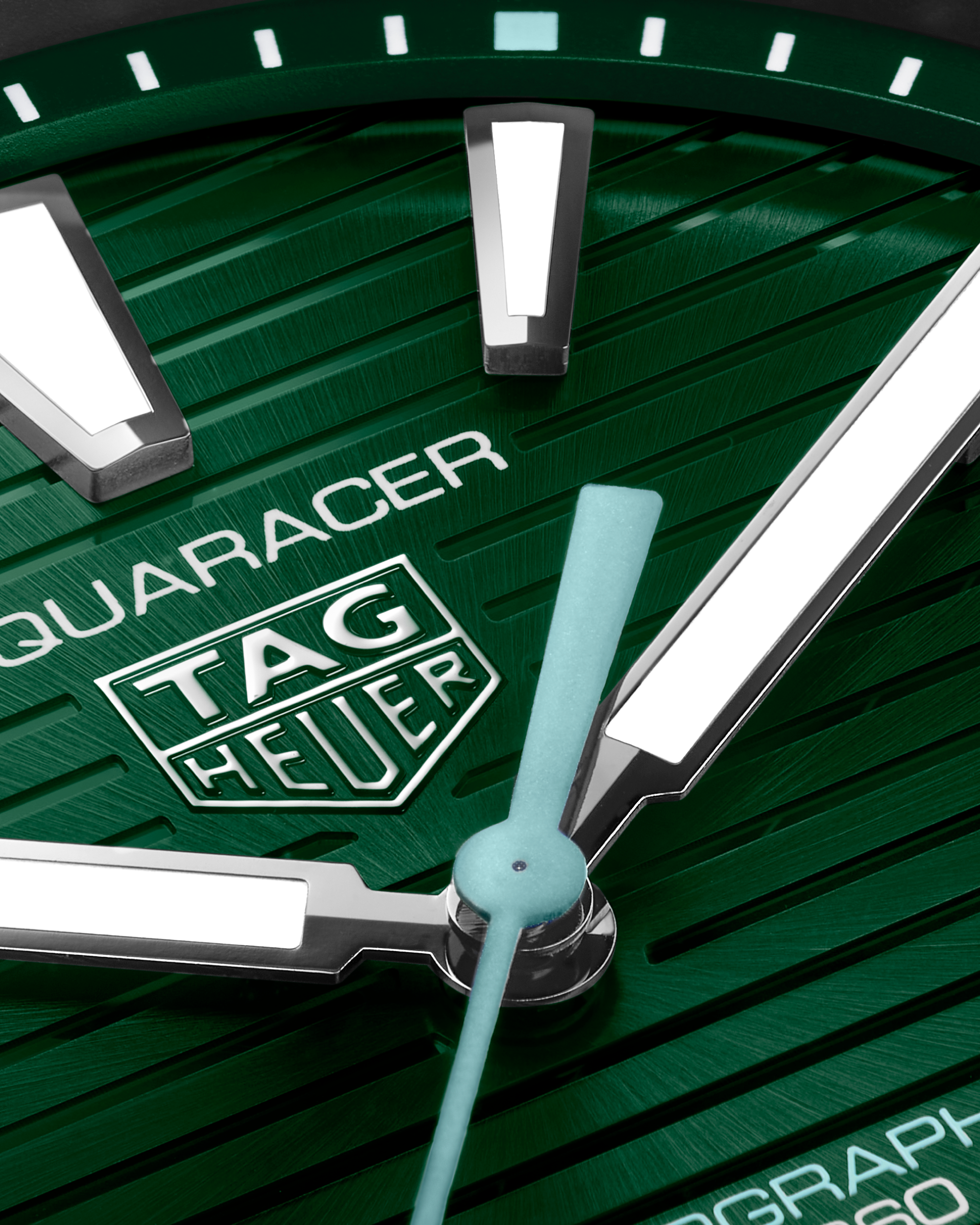 TAG HEUER Aquaracer Professional 200 Solargraph